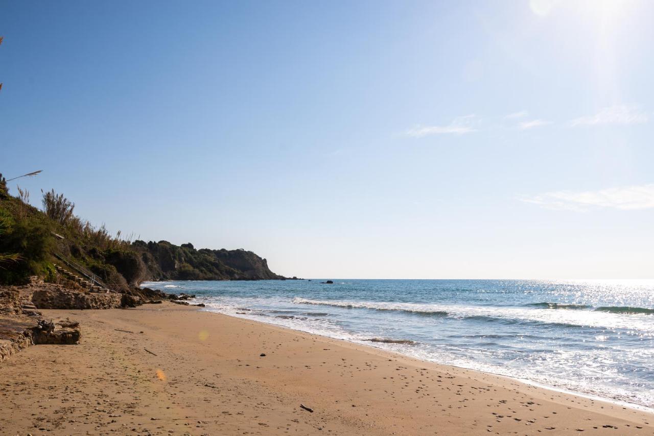 Beachfront Villa Meliti Άγιος Ματθαίος Εξωτερικό φωτογραφία